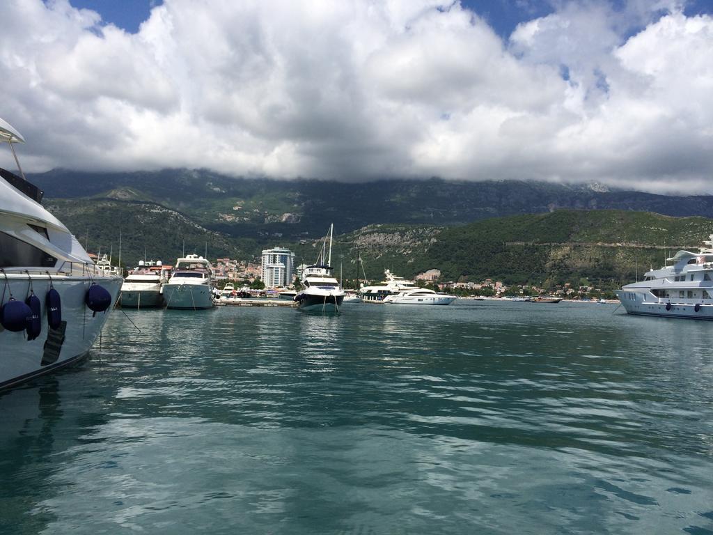 Villa Coast Of Montenegro บาร์ ภายนอก รูปภาพ